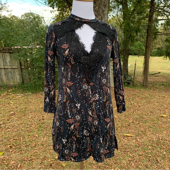 Maurices Tops - Maurices XS/S Floral Paisley Lace Eyelet Keyhole Top Long Sleeve Tunic Style